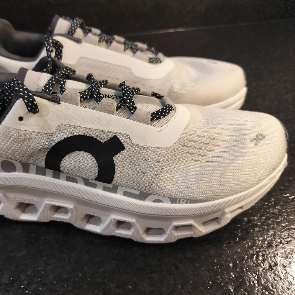 Women's On Running Cloudmonster sneakers US 9